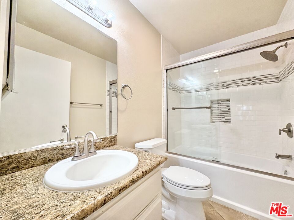 6202 Fulton Ave Unit: Unit 101