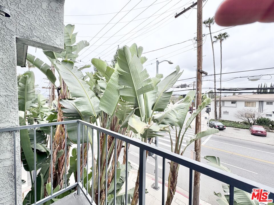 6202 Fulton Ave Unit: Unit 101