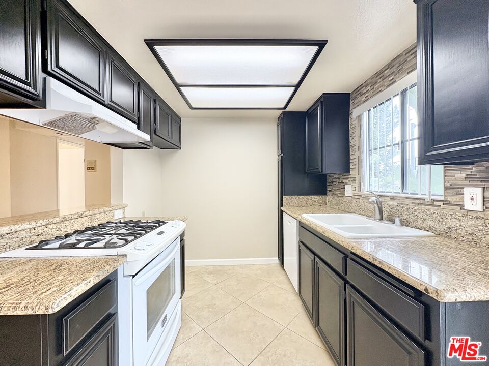 6202 Fulton Ave Unit: Unit 101