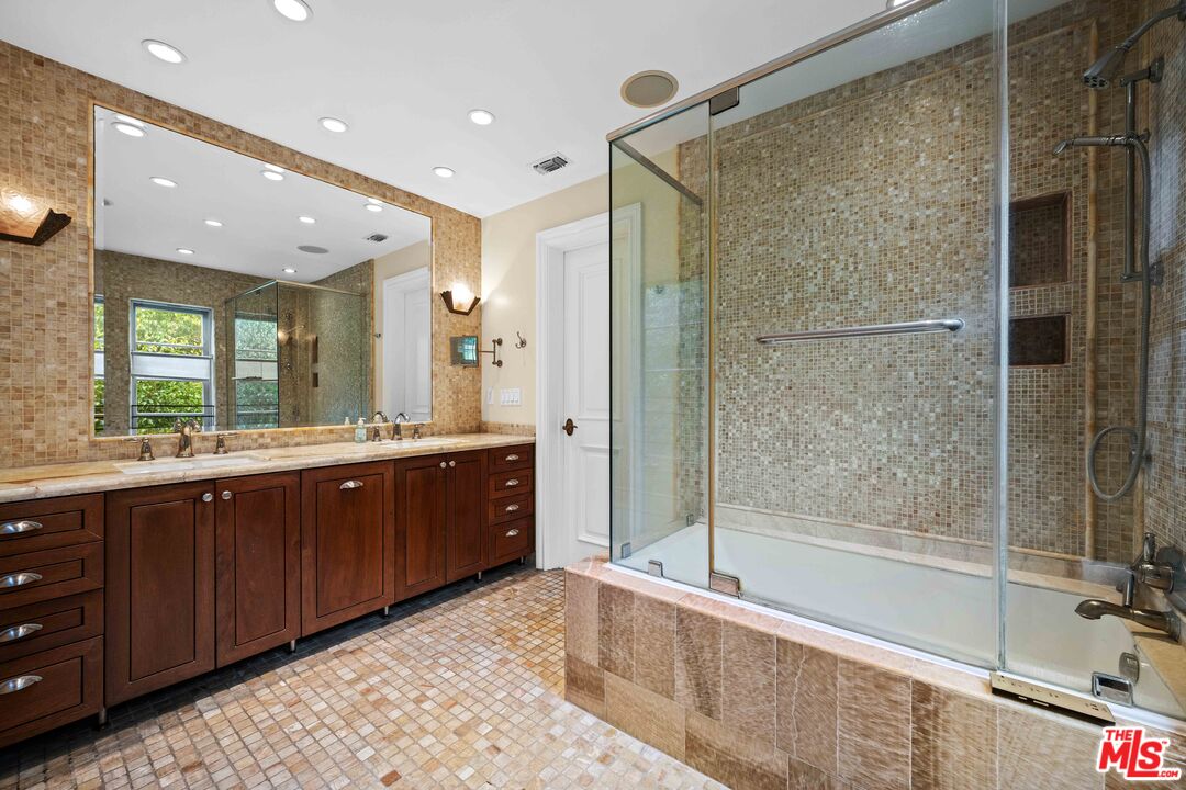 420 S Beverwil Dr Unit: B