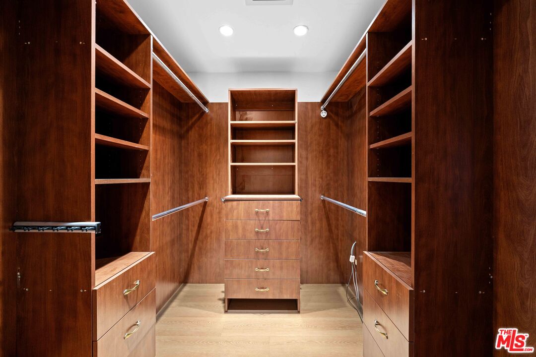 420 S Beverwil Dr Unit: B