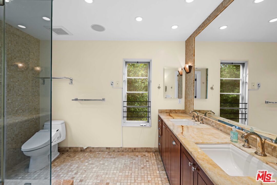 420 S Beverwil Dr Unit: B