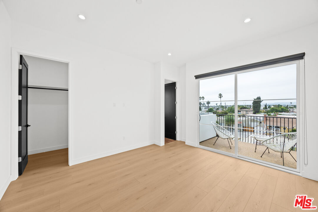 2324 S Dunsmuir Ave Unit: 2