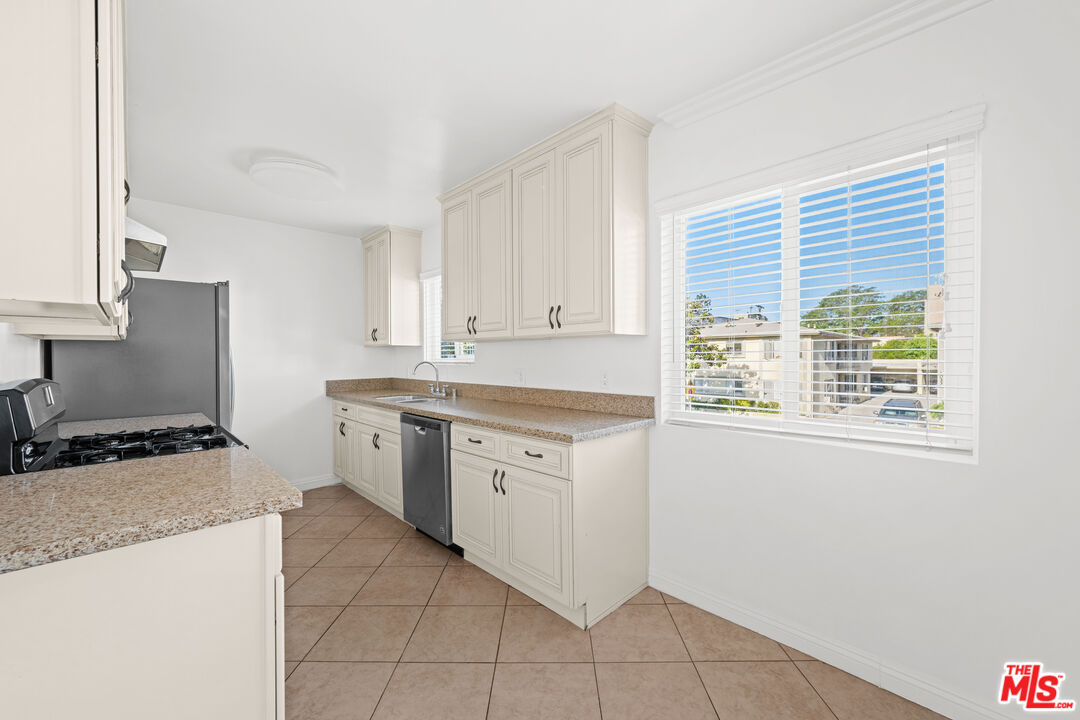 1032 S Bedford St Unit: 3