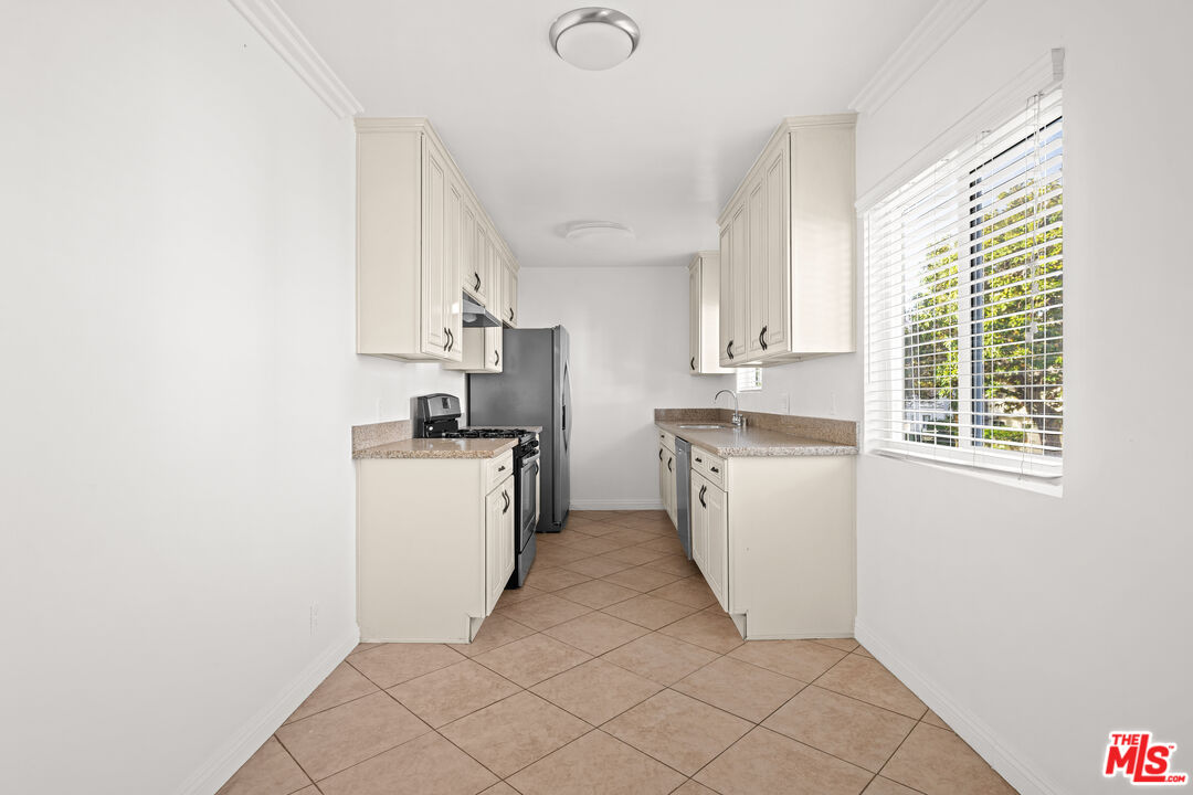 1032 S Bedford St Unit: 3