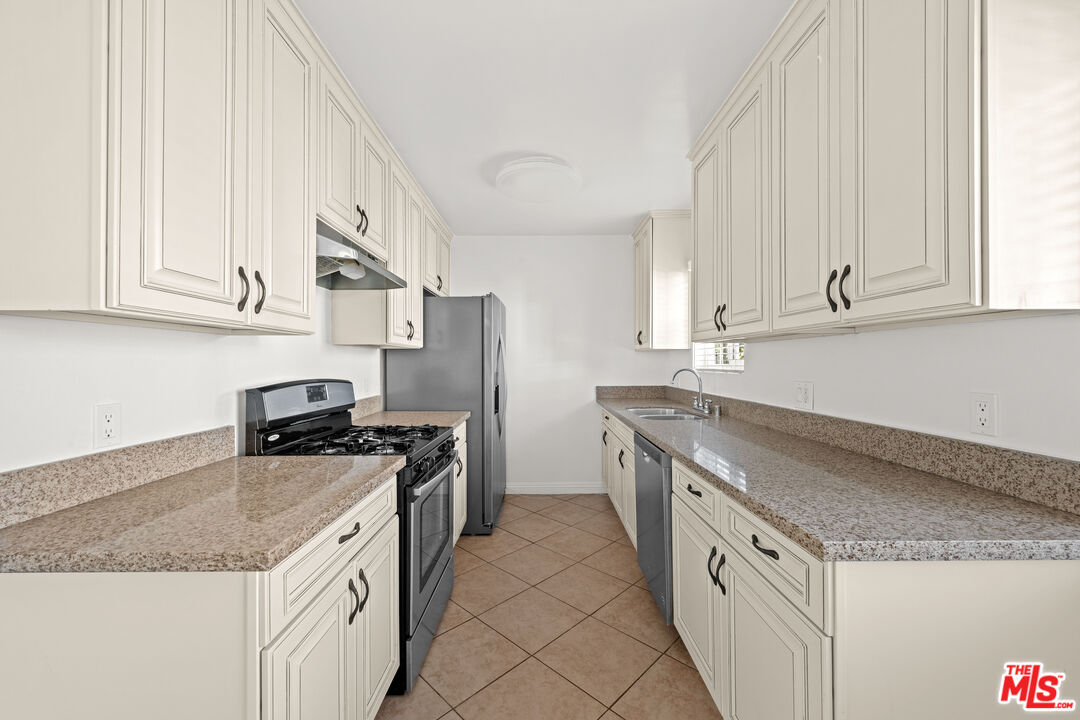 1032 S Bedford St Unit: 3
