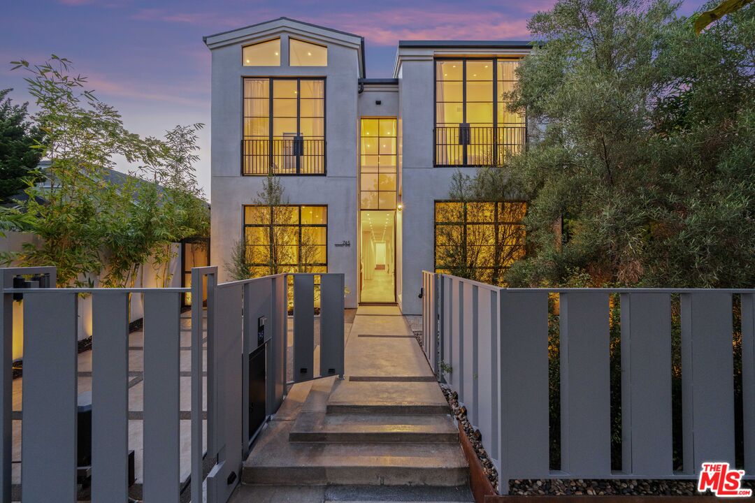 745 Sunset Ave