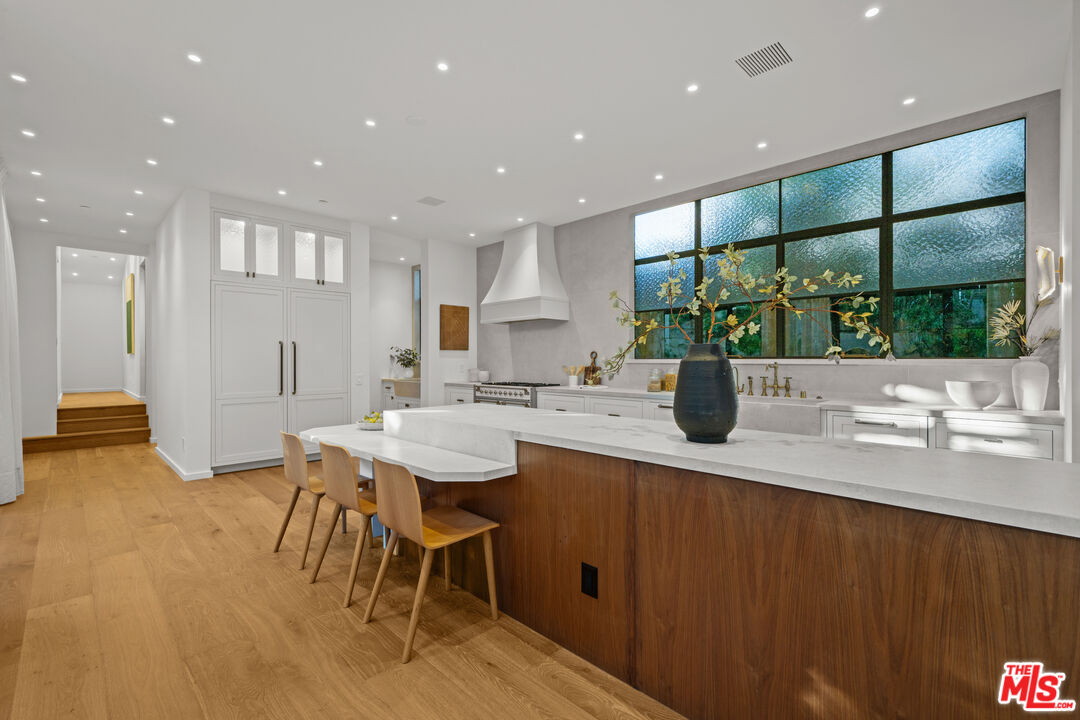 745 Sunset Ave