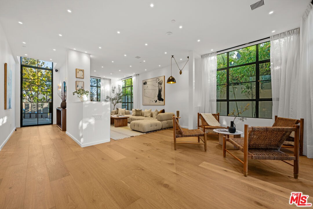 745 Sunset Ave