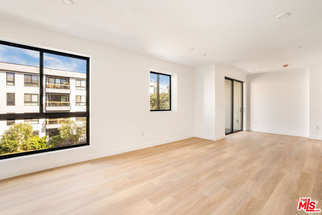 2361 Fox Hills Dr Unit: 201