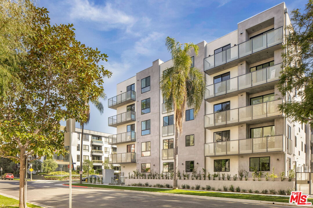 2361 Fox Hills Dr Unit: 201