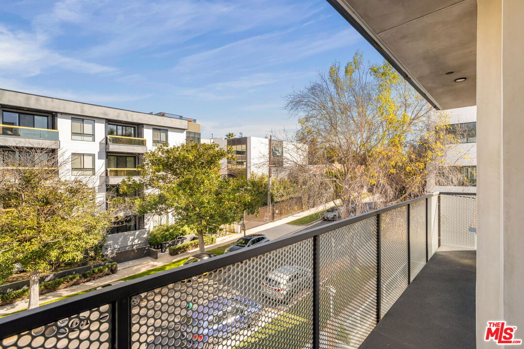 2361 Fox Hills Dr Unit: 201