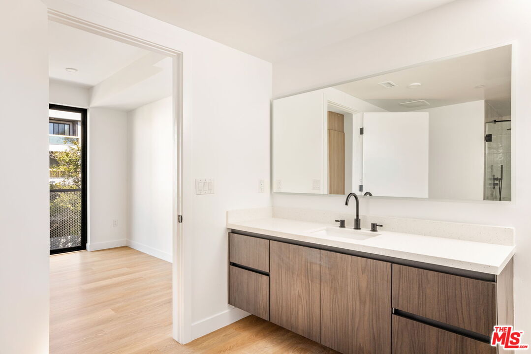 2361 Fox Hills Dr Unit: 201
