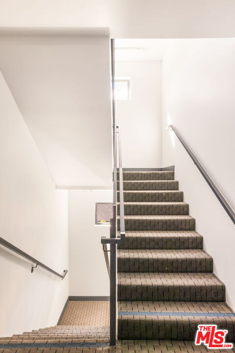 2361 Fox Hills Dr Unit: 201