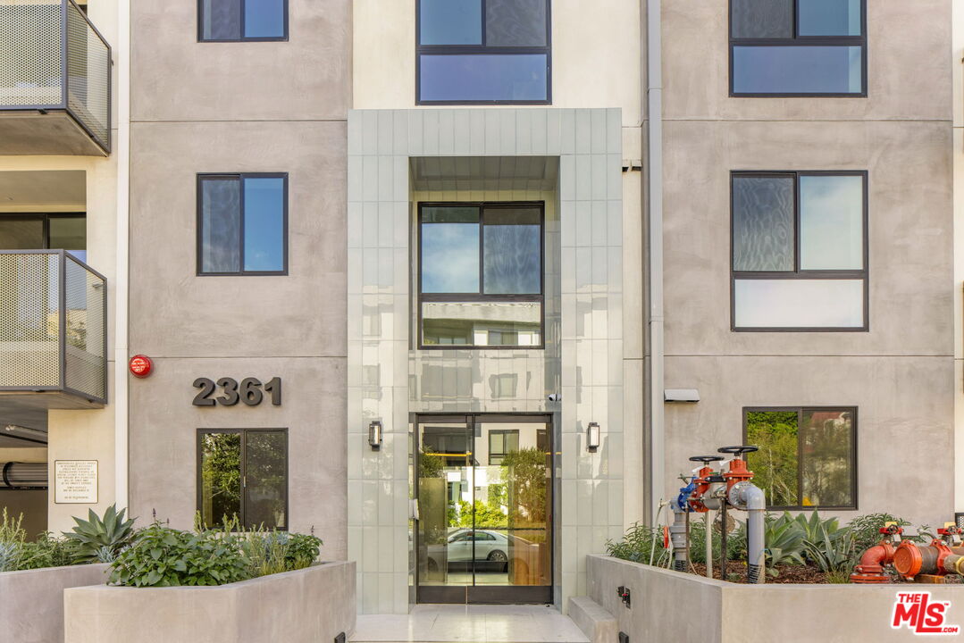 2361 Fox Hills Dr Unit: 201