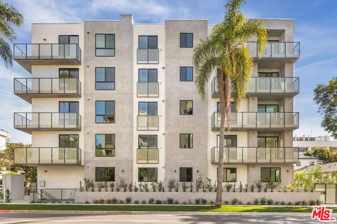2361 Fox Hills Dr Unit: 201