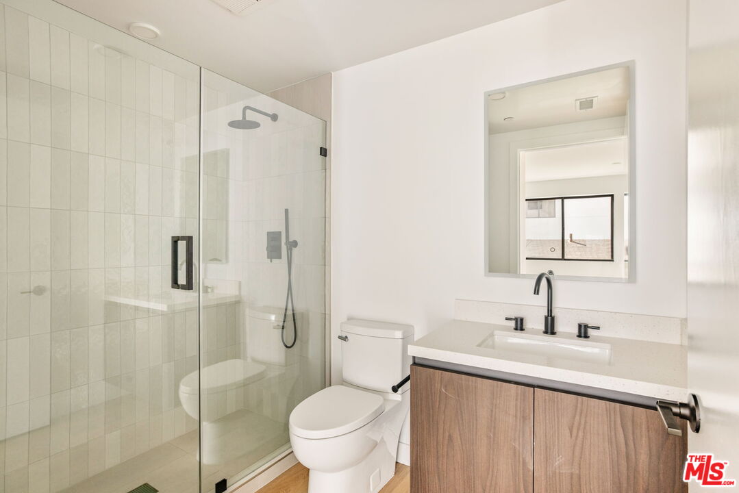 2361 Fox Hills Dr Unit: 201