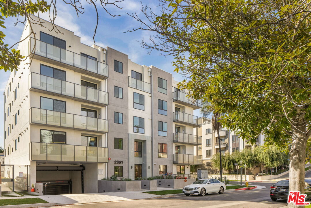 2361 Fox Hills Dr Unit: 201