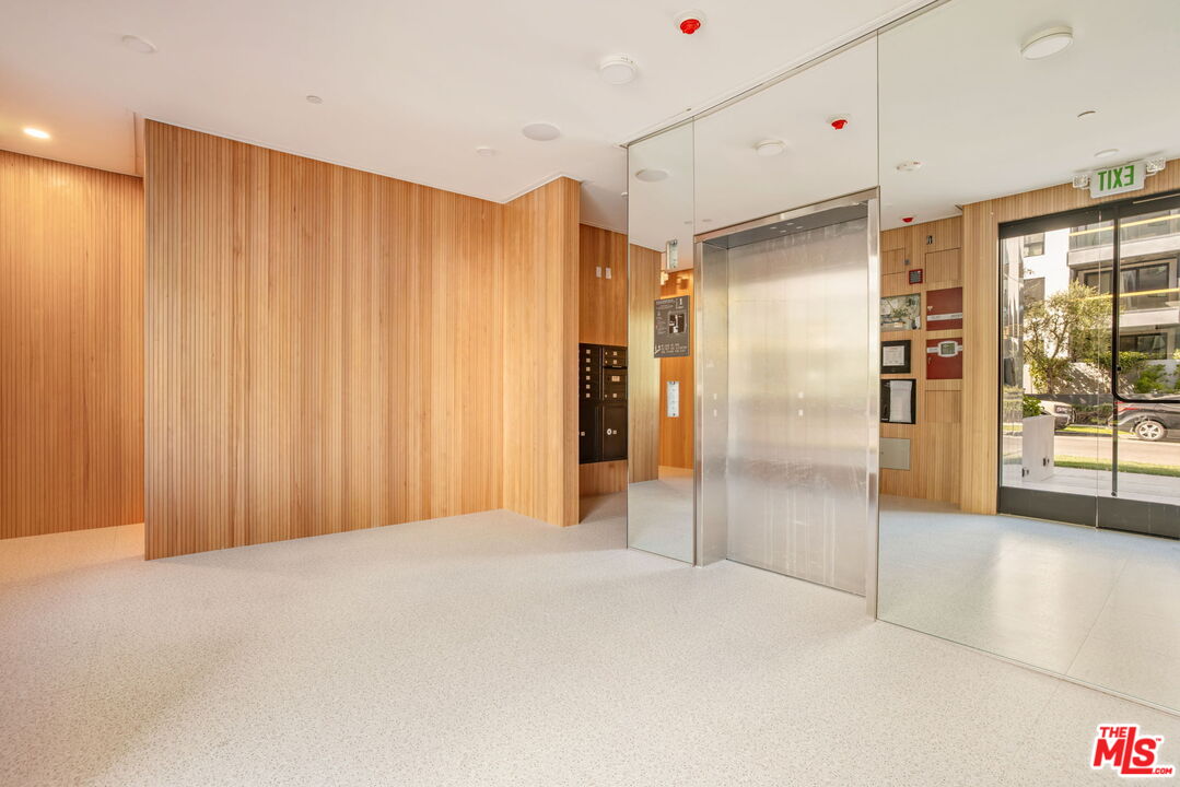 2361 Fox Hills Dr Unit: 201
