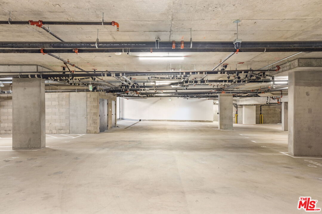 2361 Fox Hills Dr Unit: 201
