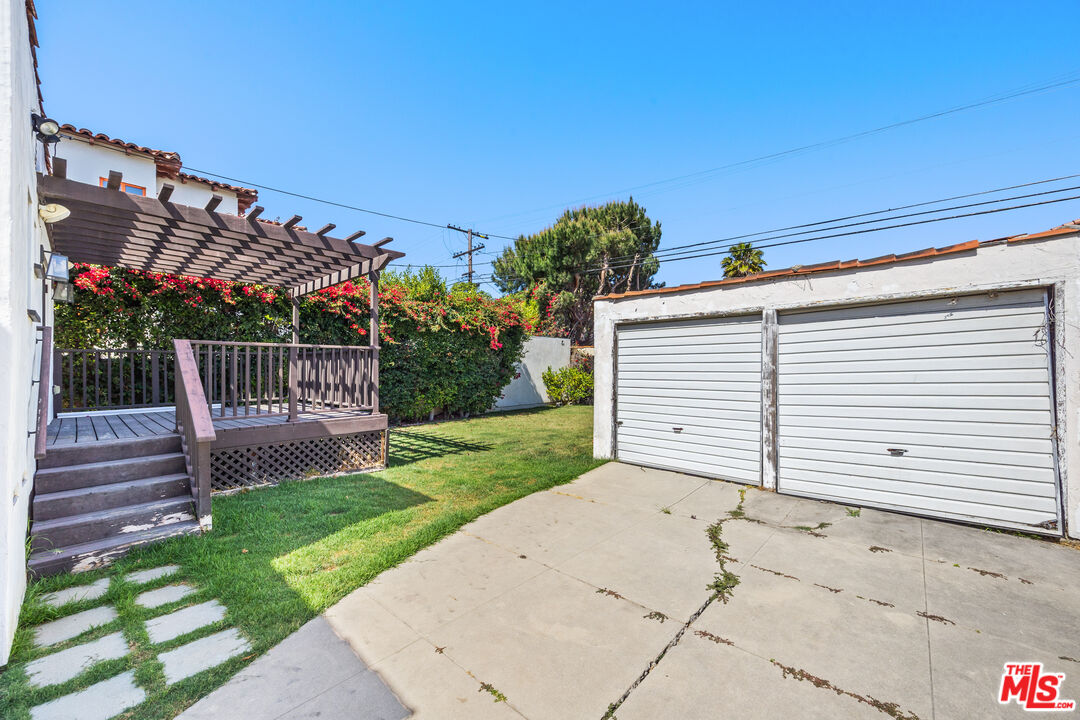 1542 S Canfield Ave