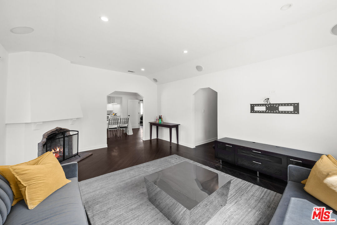 1542 S Canfield Ave