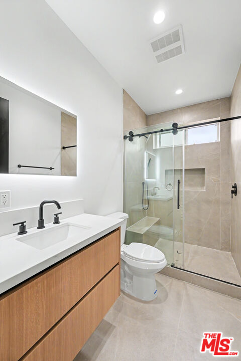1907 S Corning St Unit: 1