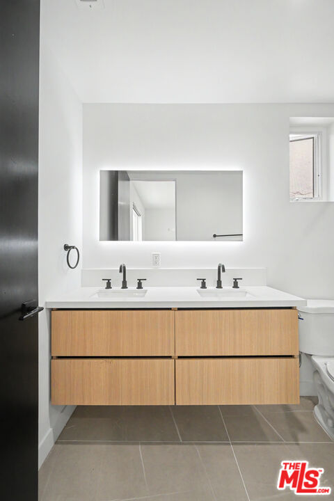 1907 S Corning St Unit: 1
