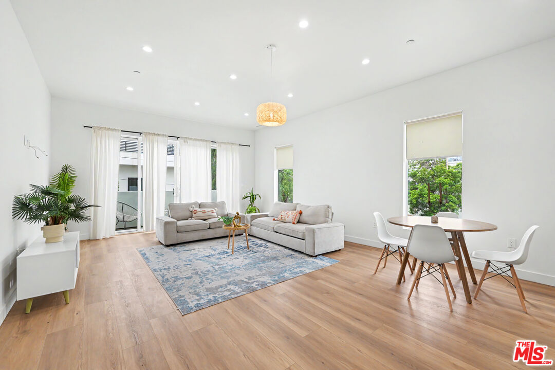 1907 S Corning St Unit: 1