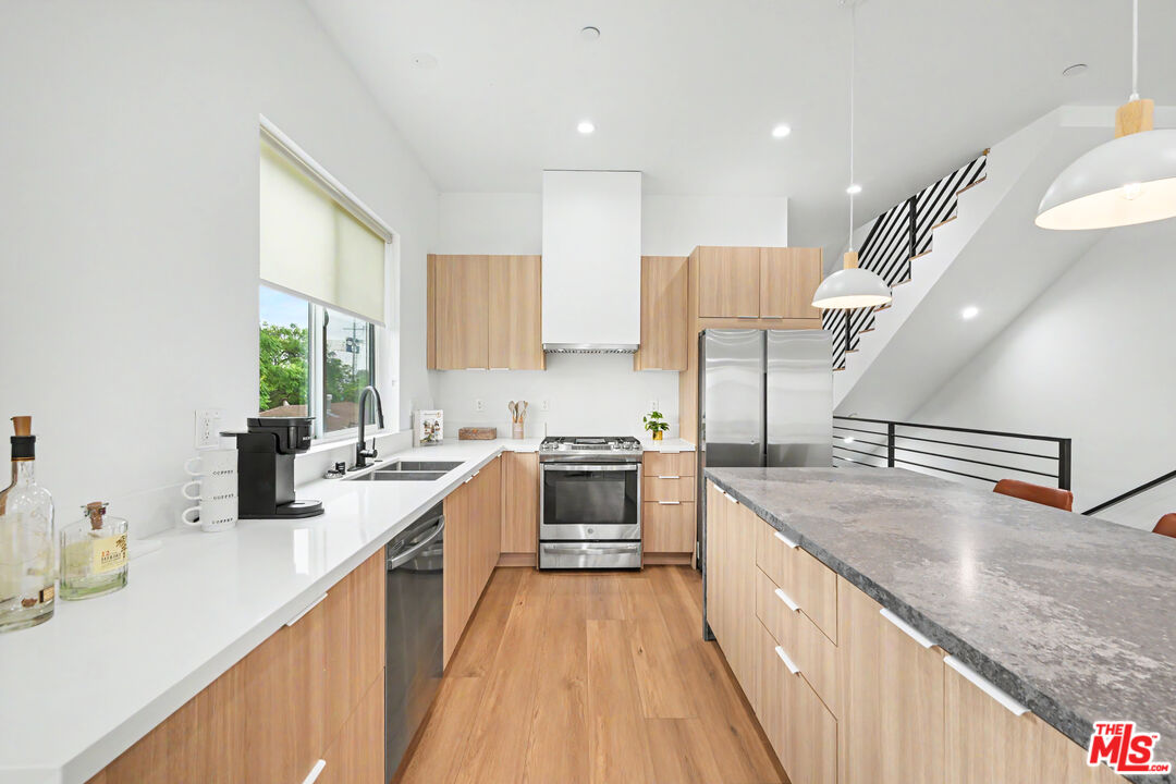 1907 S Corning St Unit: 1