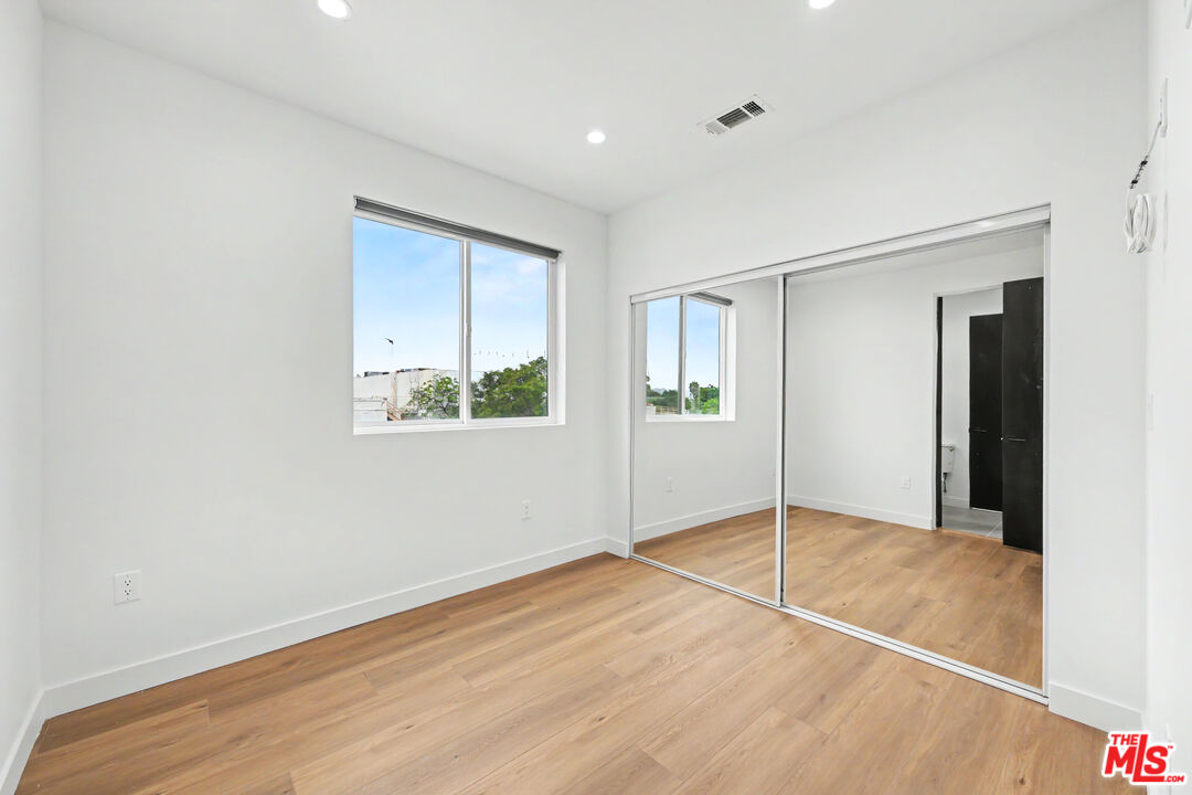 1907 S Corning St Unit: 1
