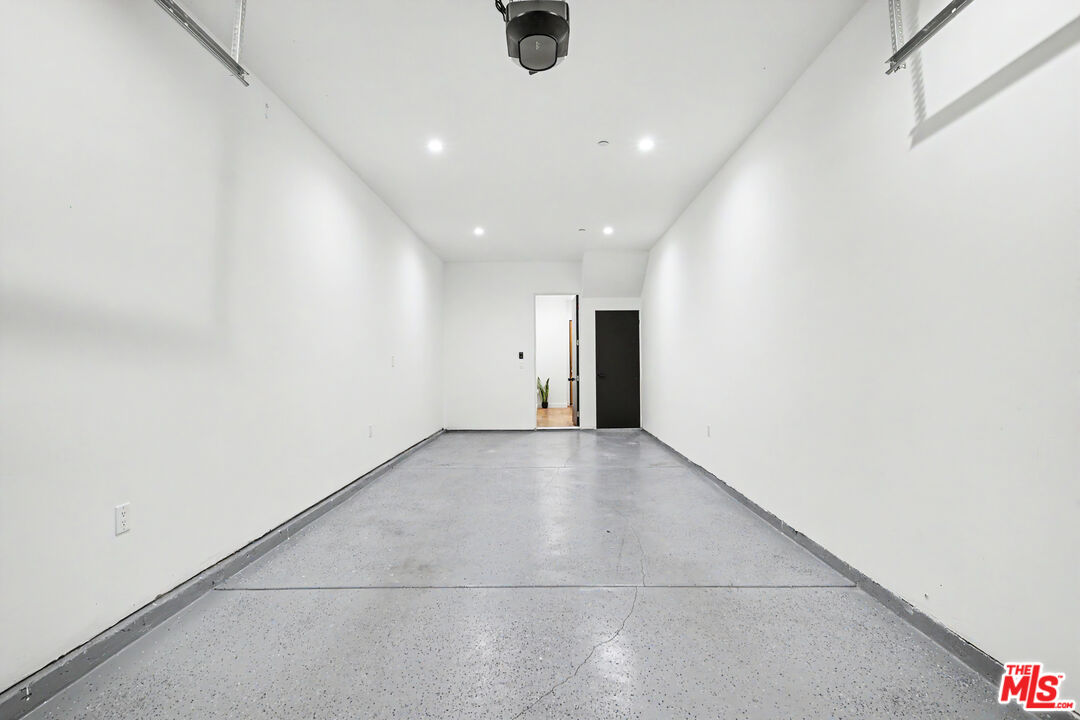 1907 S Corning St Unit: 1