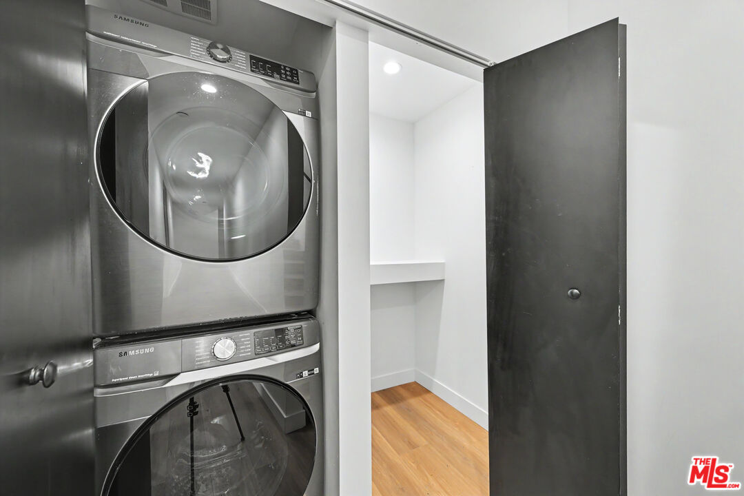 1907 S Corning St Unit: 1
