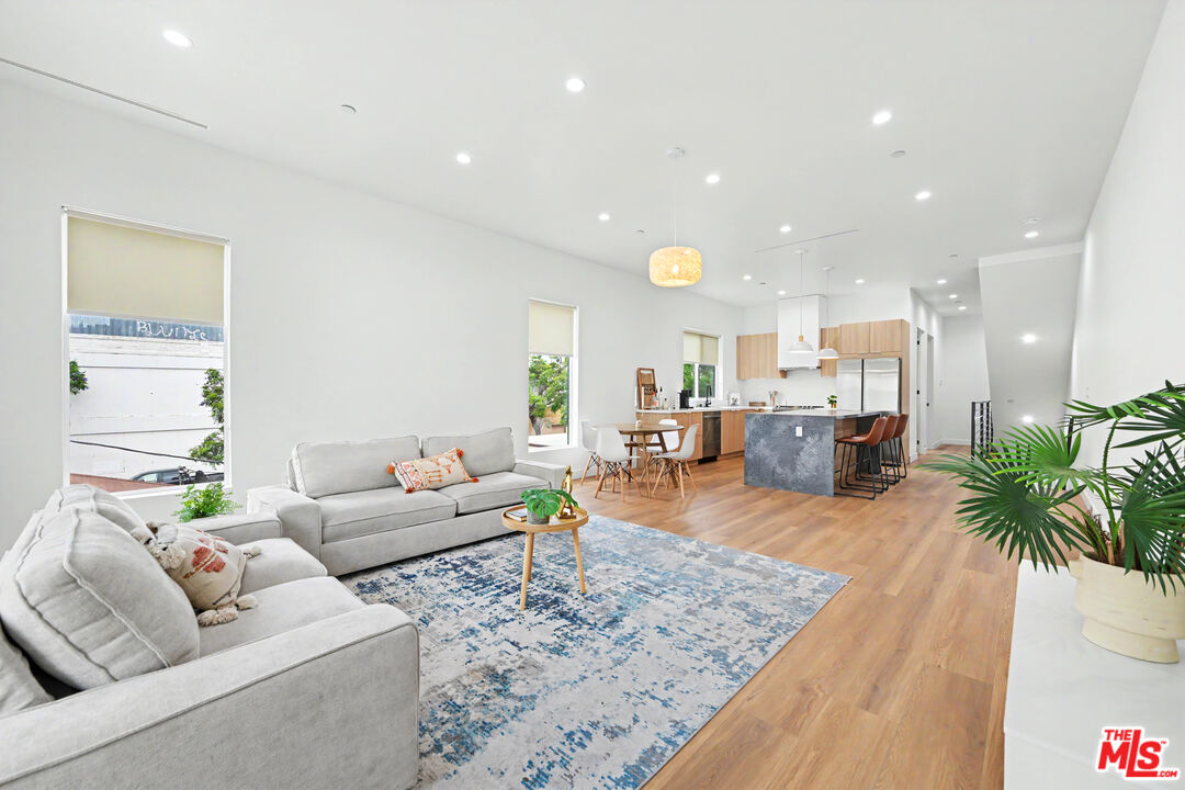 1907 S Corning St Unit: 1