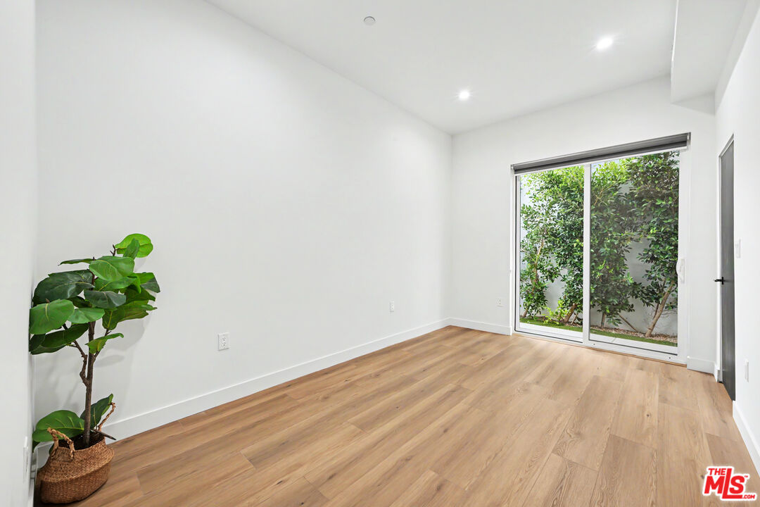 1907 S Corning St Unit: 1