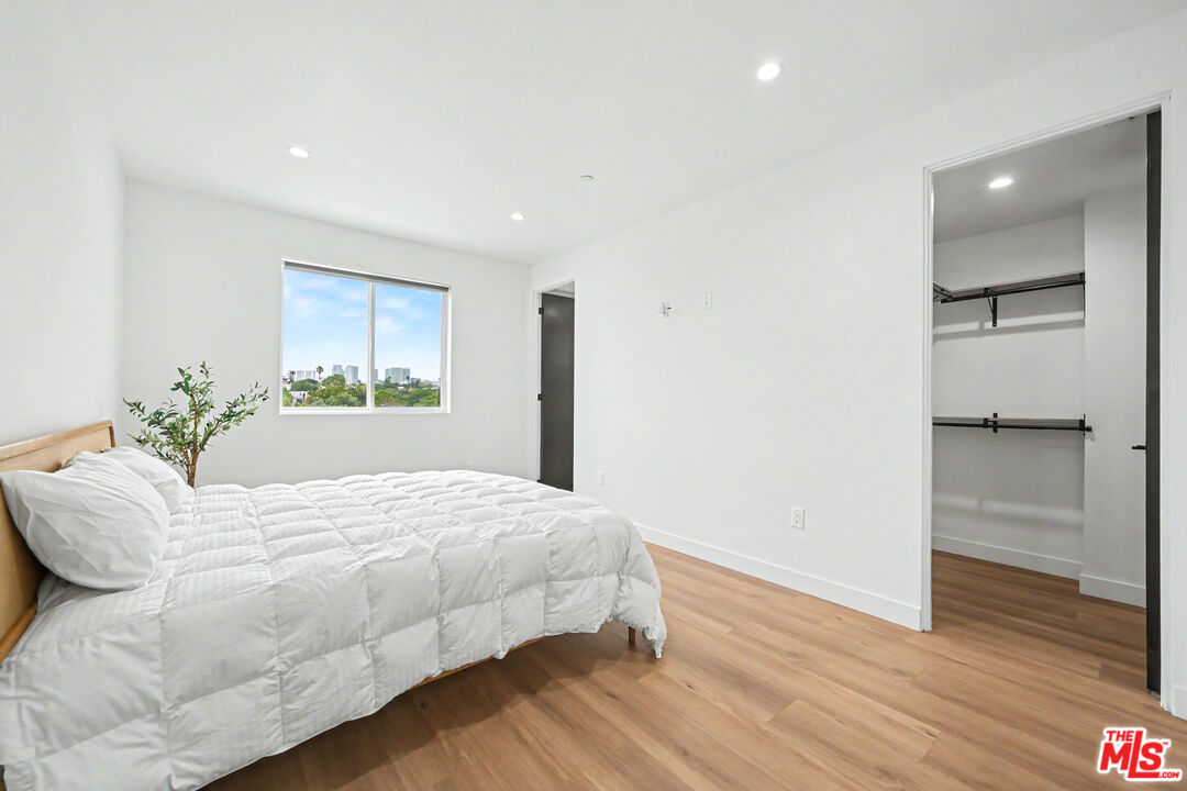 1907 S Corning St Unit: 1