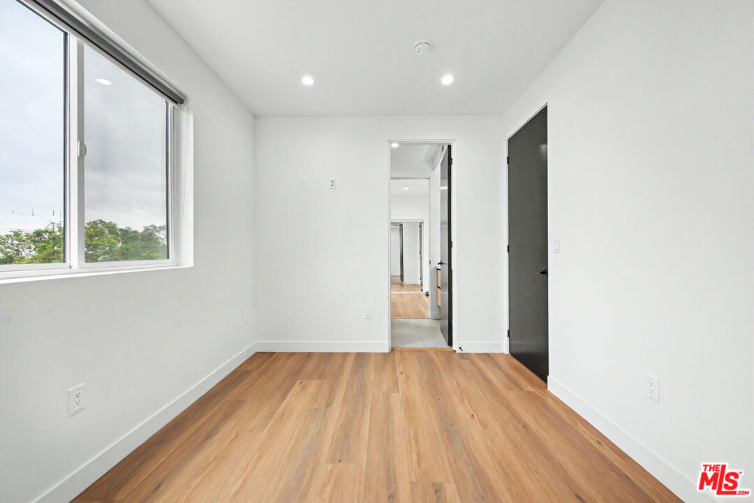 1907 S Corning St Unit: 1