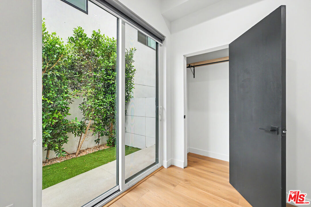 1907 S Corning St Unit: 1