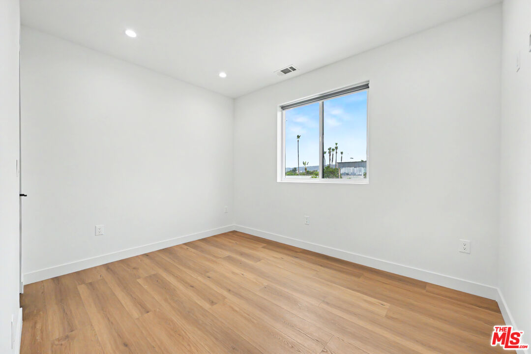 1907 S Corning St Unit: 1
