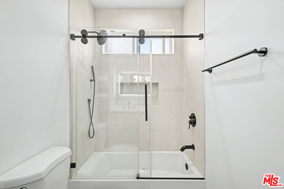 1907 S Corning St Unit: 1