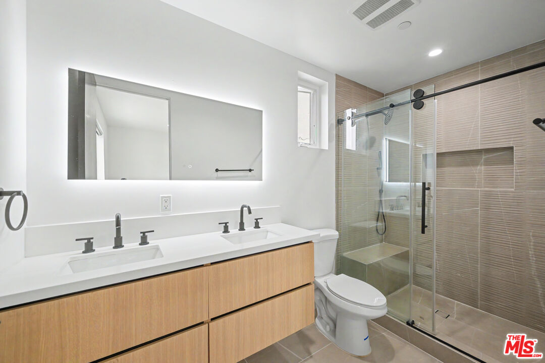 1907 S Corning St Unit: 1