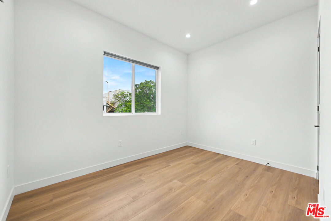 1907 S Corning St Unit: 1
