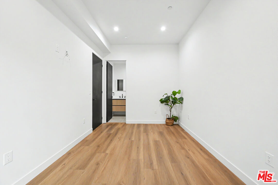 1907 S Corning St Unit: 1