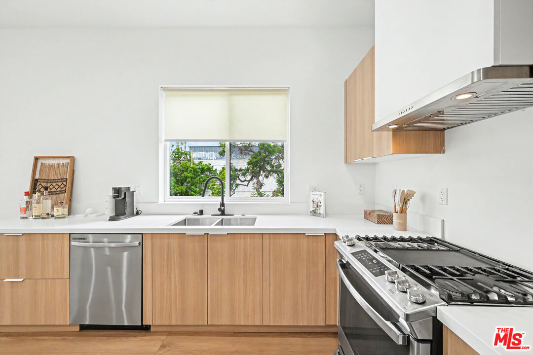 1907 S Corning St Unit: 1