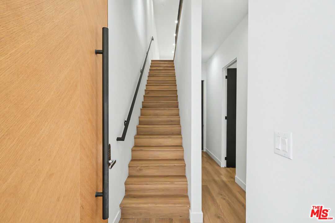 1907 S Corning St Unit: 1