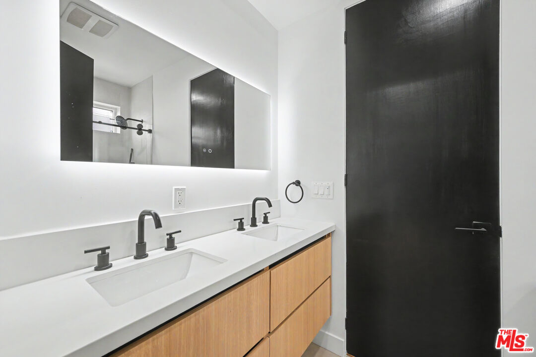 1907 S Corning St Unit: 1