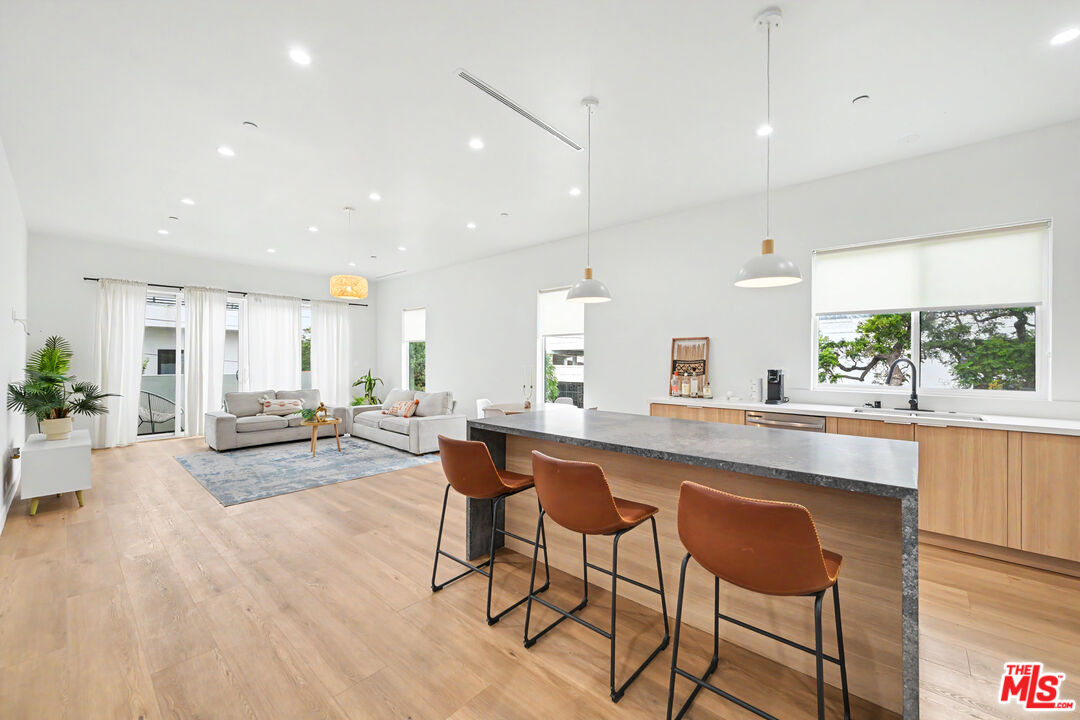 1907 S Corning St Unit: 1