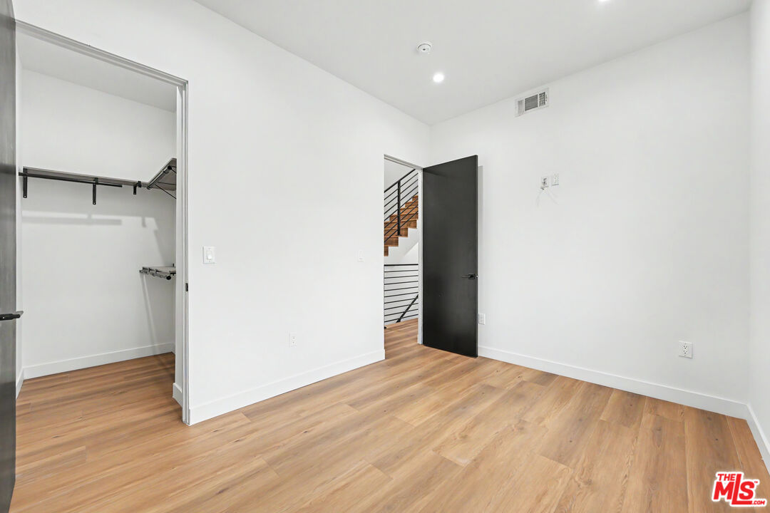 1907 S Corning St Unit: 1