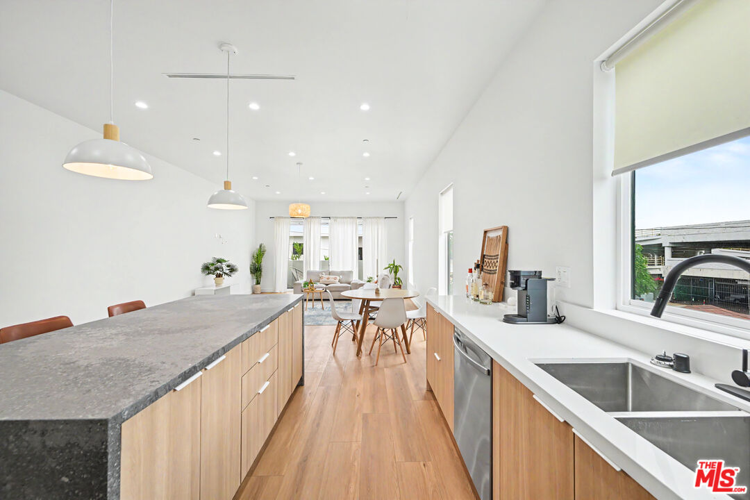 1907 S Corning St Unit: 1
