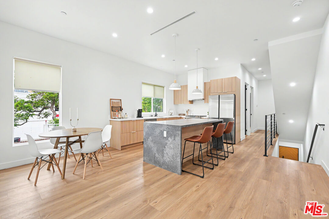 1907 S Corning St Unit: 1